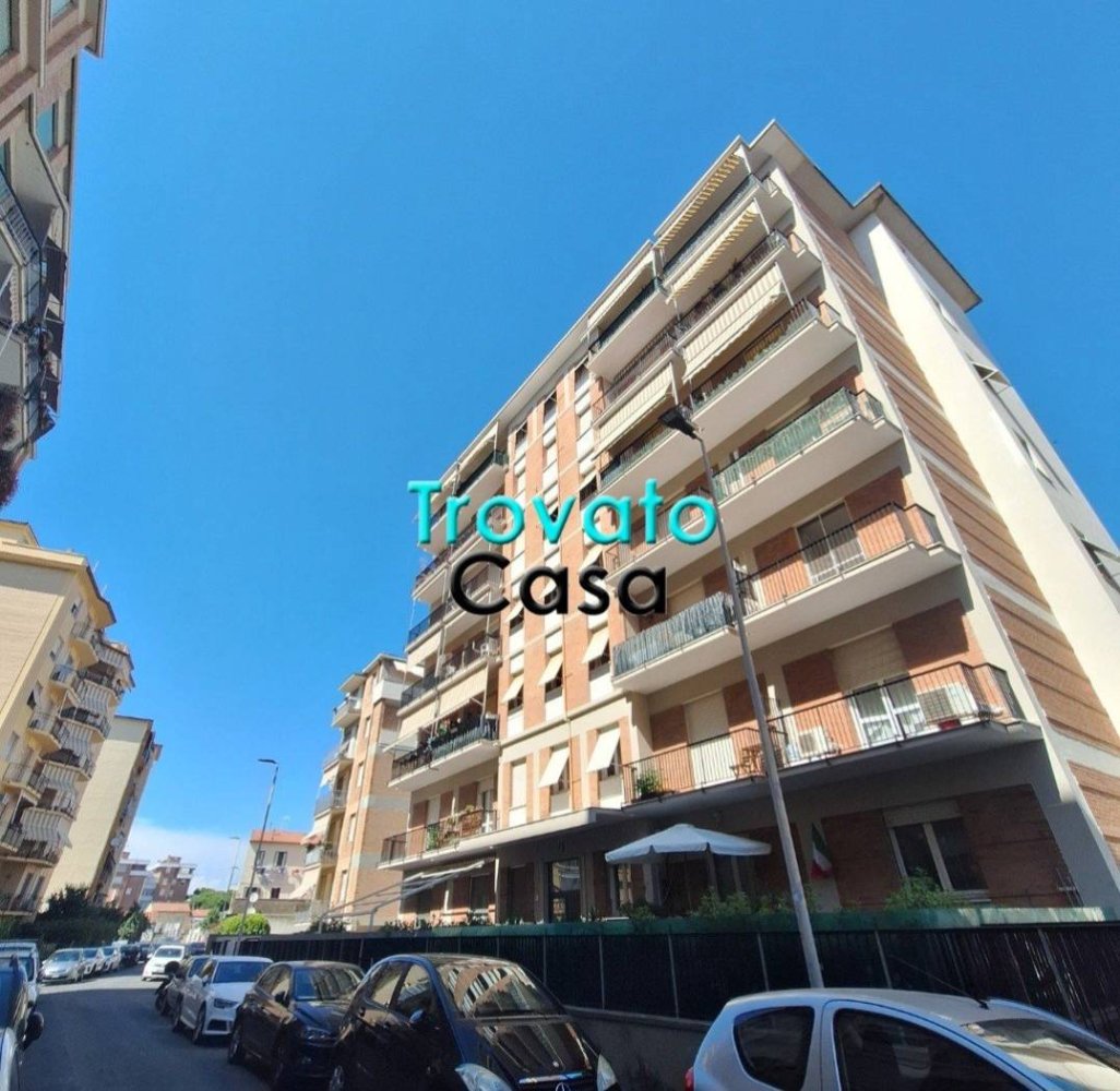 2 bedrooms Apartment in Livorno, Italy No. 273468