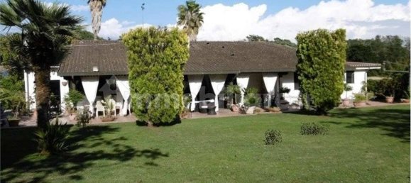 5 bedrooms House in Rome, Italy No. 277085 2