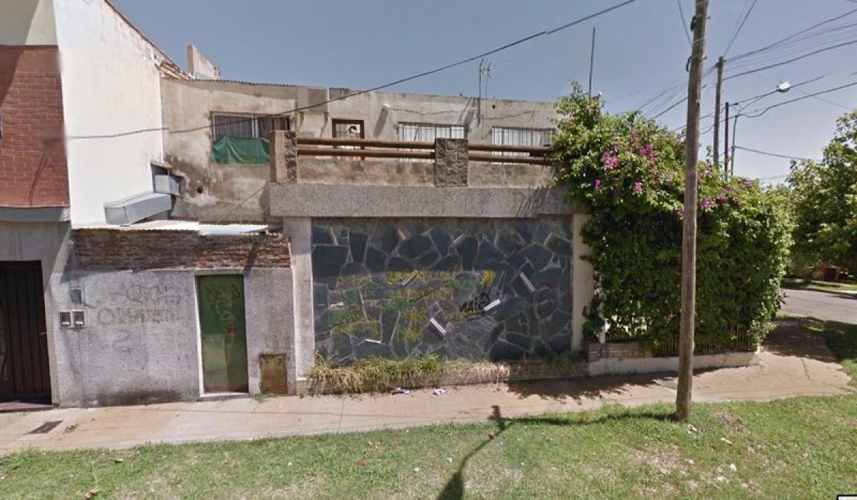 2 bedrooms House in Moron, Argentina No. 96798