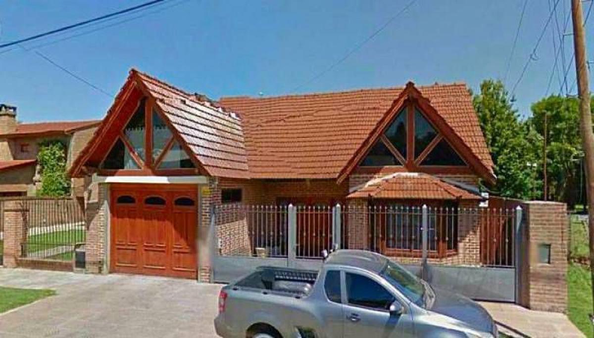 3 bedrooms House in Marcos Paz, Argentina No. 55019