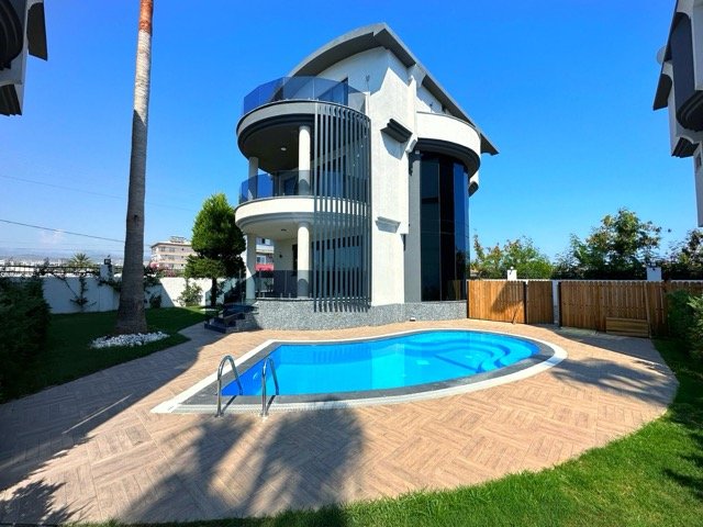 Villa 4+1 in Antalya, Turkey No. 34074