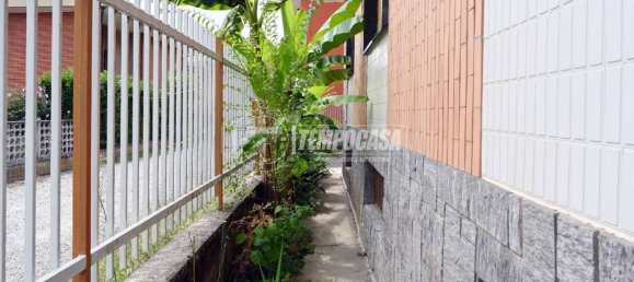 3 bedrooms Villa in Venaria Reale, Italy No. 343439 2