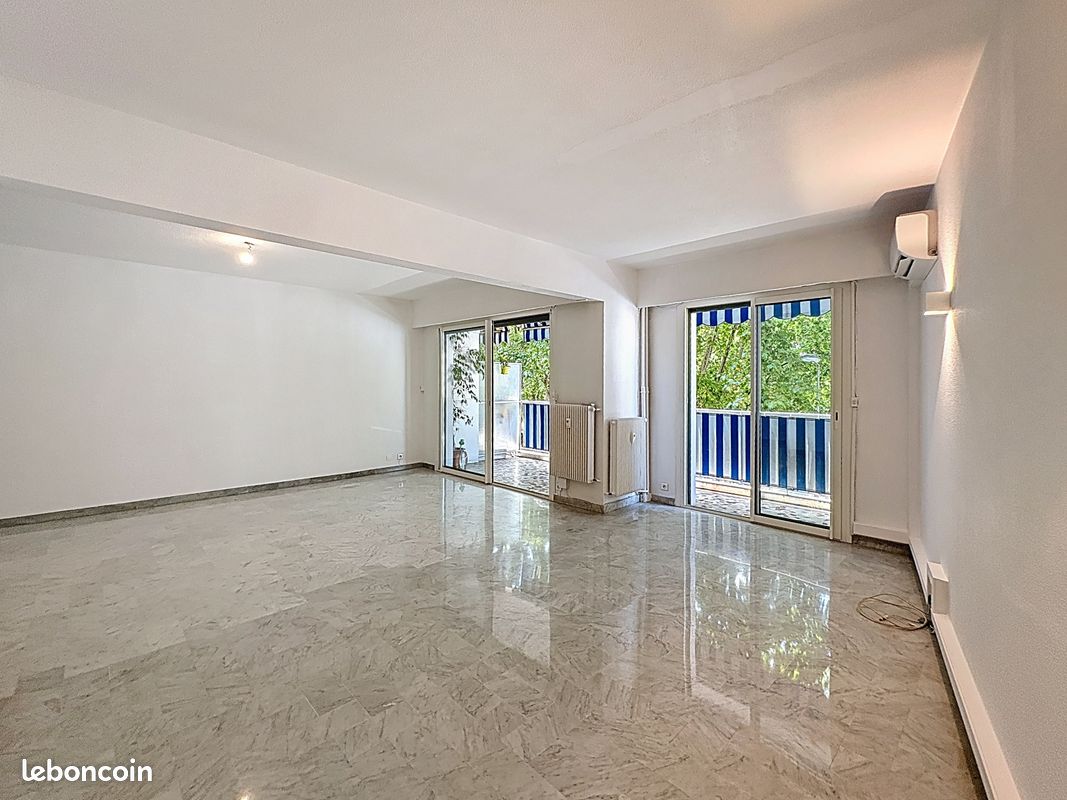 2 bedrooms Apartment in Cagnes-sur-Mer, France No. 334846