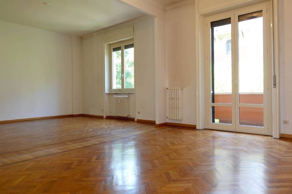 2 bedrooms Apartment in Milan, Italy No. 332113