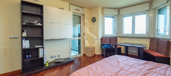 Studio in Pioltello, Italy, Nr. 2592 5