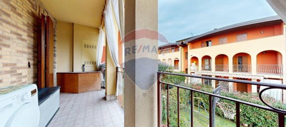 3 rooms Apartment in Seriate, Italy No. 230301 8