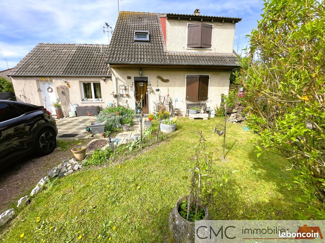 Casa de 4 dormitorios en Luce, France No. 94389