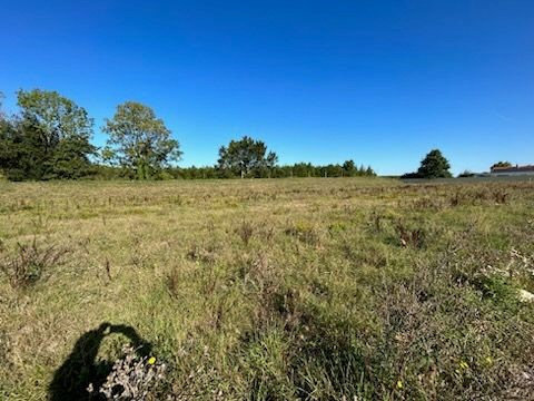 Terreno en Le Loroux-Bottereau, France No. 119893