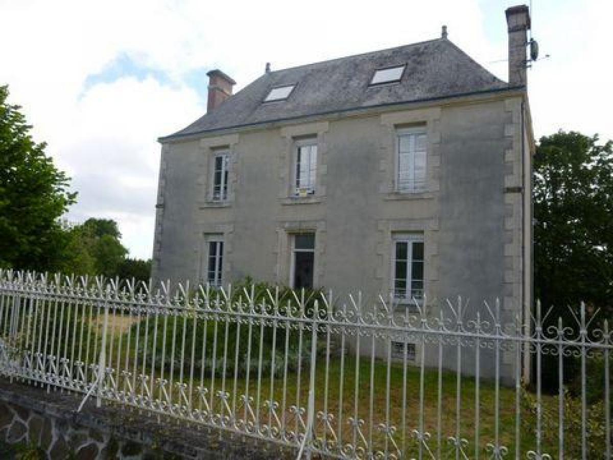 5 bedrooms House in Chantonnay, France No. 31662