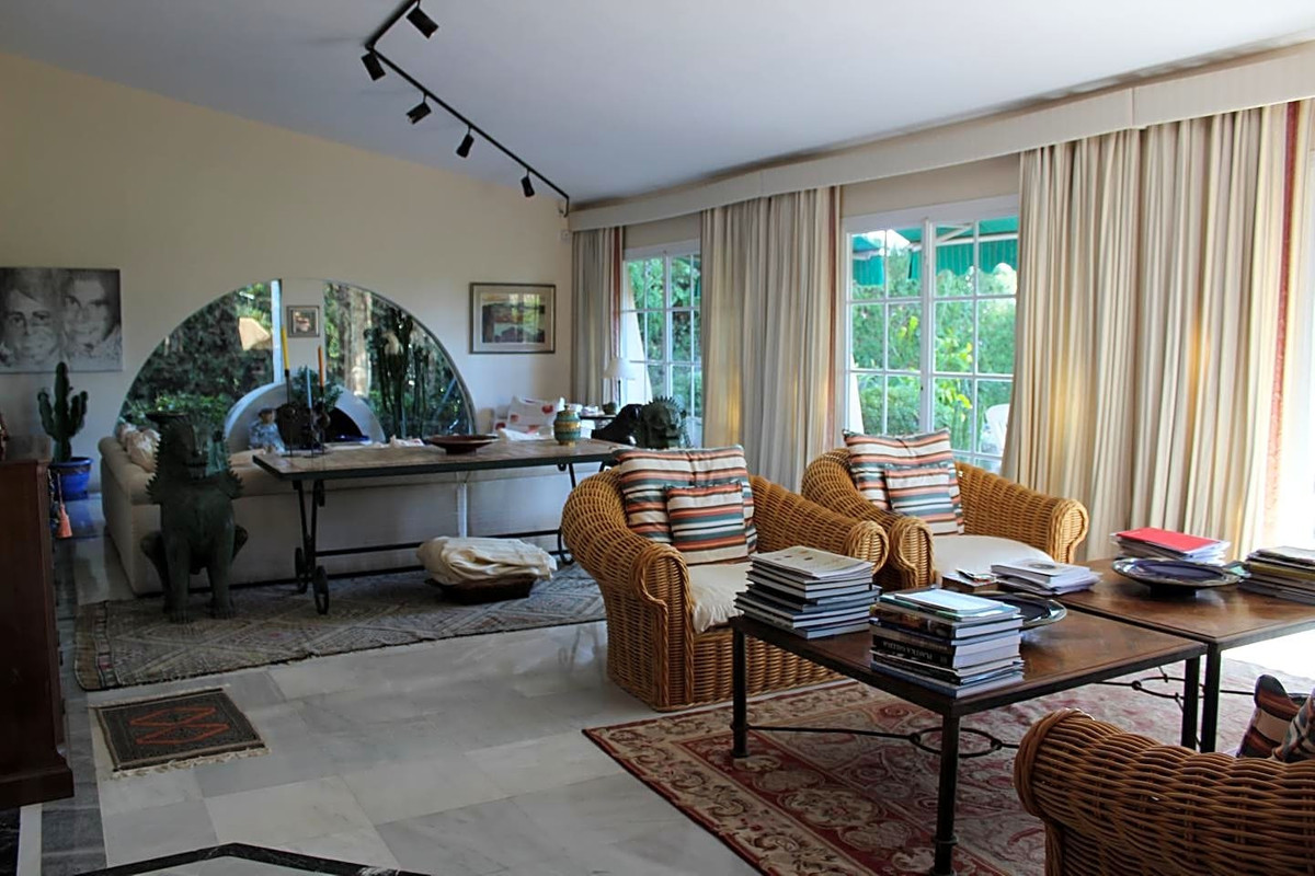 7 bedrooms House in Estepona, Spain No. 281960