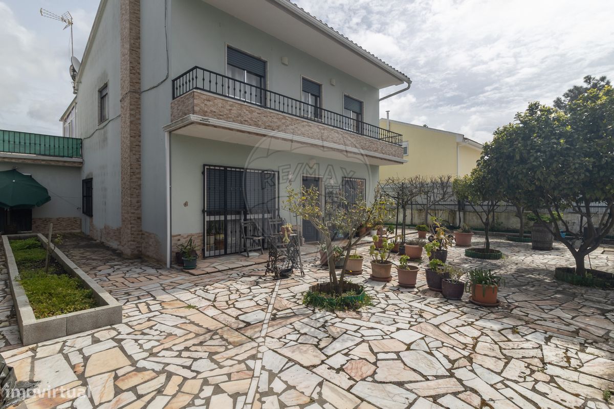 6 bedrooms House in Almada, Portugal No. 200175