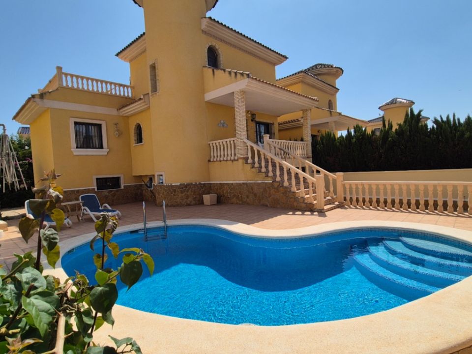 3 bedrooms Villa in Alicante, Spain No. 177129