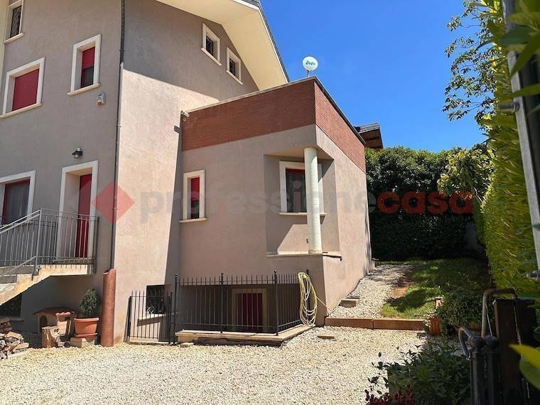 3 bedrooms Villa in Avezzano, Italy No. 346893