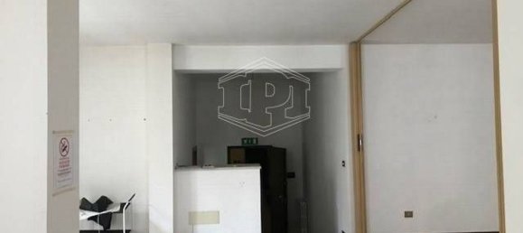 Bureau à Ferrara, Italy 200m² No. 75657 3