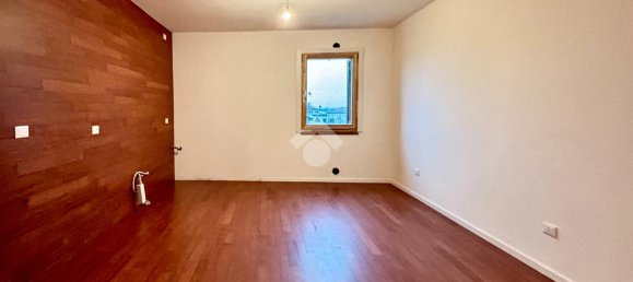 Квартира с 3 комнатами в Лория, Италия № 3049 5