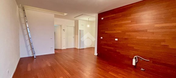 Квартира с 3 комнатами в Лория, Италия № 3049 3