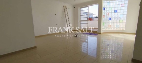 3 bedrooms Penthouse in Marsaskala, Malta No. 2892 9