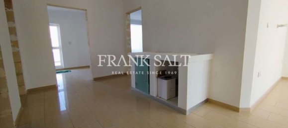 3 bedrooms Penthouse in Marsaskala, Malta No. 2892 5