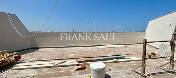 4 bedrooms Penthouse in Attard, Malta No. 1338 3