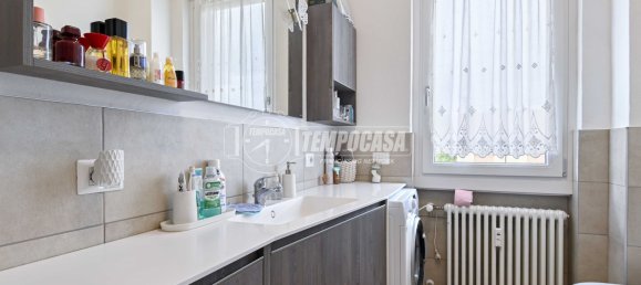 2 rooms Apartment in Bergamo, Italy No. 275022 3