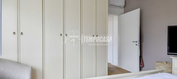 2 rooms Apartment in Bergamo, Italy No. 275022 2