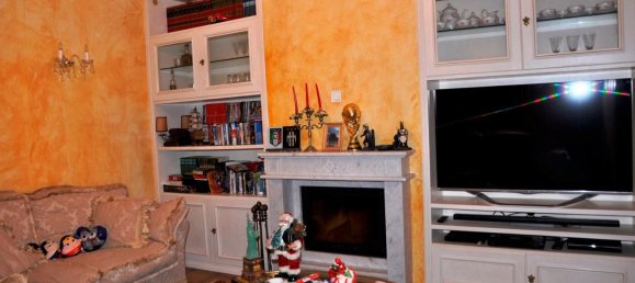 5 rooms Villa in Carrara, Italy No. 166653 2