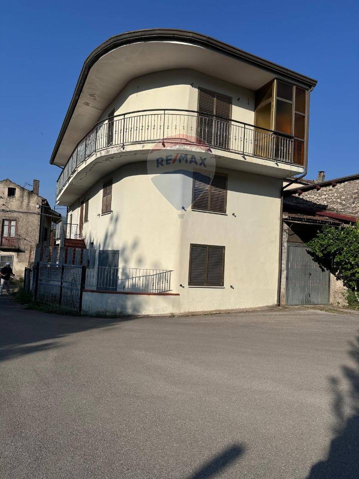 Дом с 5 комнатами в Сант Андреа дель Гарильяно, Италия № 165898