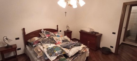 8 rooms Apartment in Sarzana, Italy No. 105884 10