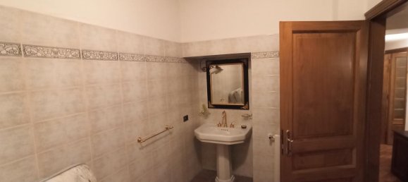 8 rooms Apartment in Sarzana, Italy No. 105884 9