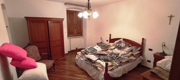 8 rooms Apartment in Sarzana, Italy No. 105884 6