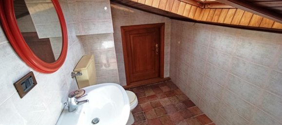 8 rooms Apartment in Sarzana, Italy No. 105884 18