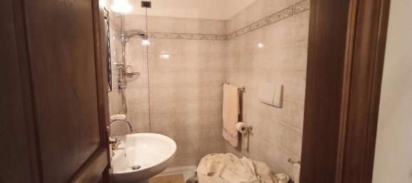 8 rooms Apartment in Sarzana, Italy No. 105884 8