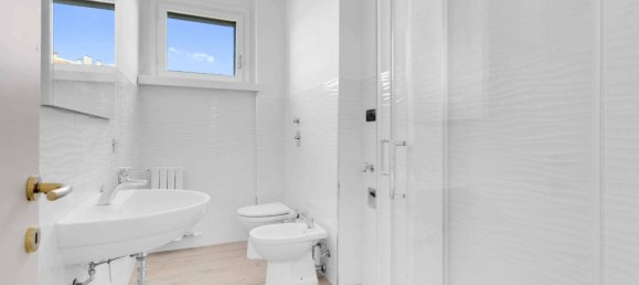 2 bedrooms Apartment in Milan, Italy No. 260231 7