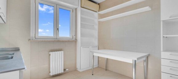 2 bedrooms Apartment in Milan, Italy No. 260231 4