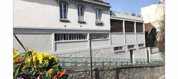 Дом с 12 комнатами в Курбевуа, Франция № 180002 12