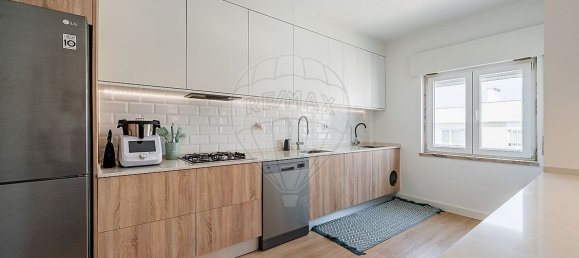 2 bedrooms Apartment in Corroios, Portugal No. 246813 16