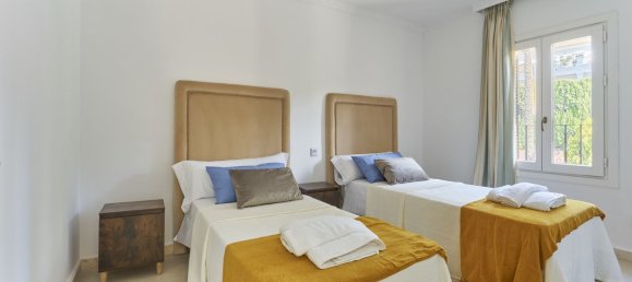 5 bedrooms Villa in Marbella, Spain No. 138168 12