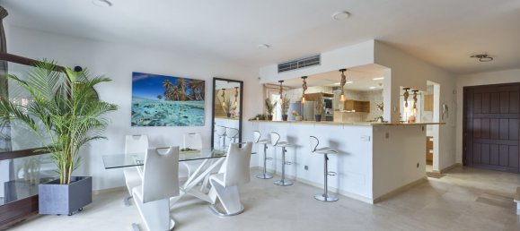 5 bedrooms Villa in Marbella, Spain No. 138168 3