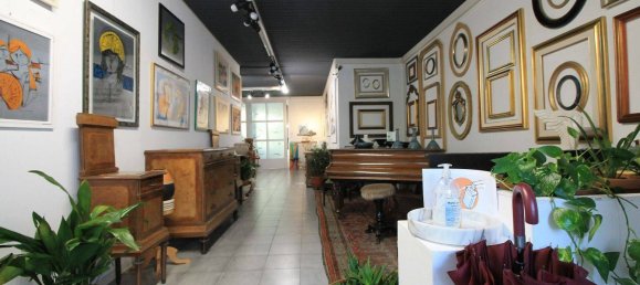 Propiedad comercial de 3 habitaciónes en Mariano Comense, Italy No. 320012 25