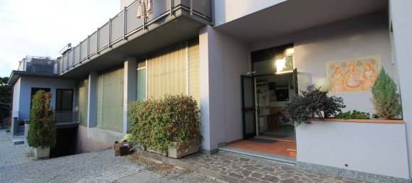 Propiedad comercial de 3 habitaciónes en Mariano Comense, Italy No. 320012 10