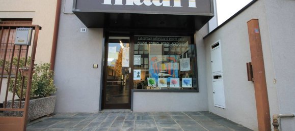 Propiedad comercial de 3 habitaciónes en Mariano Comense, Italy No. 320012 5