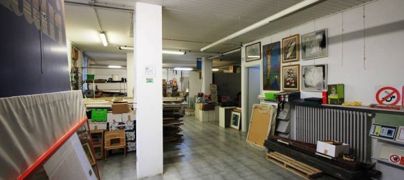 Propiedad comercial de 3 habitaciónes en Mariano Comense, Italy No. 320012 29