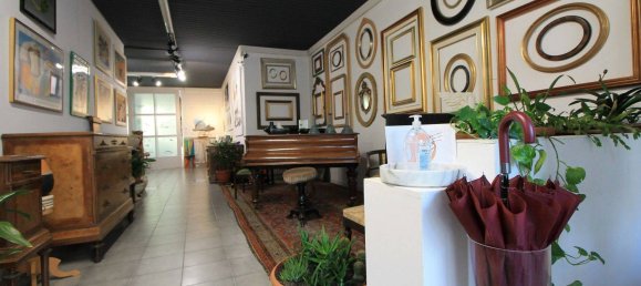 Propiedad comercial de 3 habitaciónes en Mariano Comense, Italy No. 320012 7