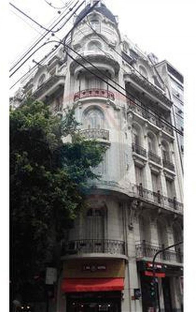 453m² Commercial property in Buenos Aires, Argentina No. 109579