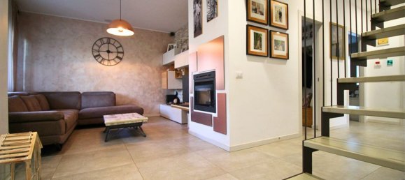 5 rooms Villa in Limbiate, Italy No. 13572 2