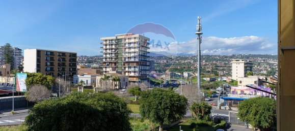 3-salle Appartement à Catania, Italy No. 81980 9