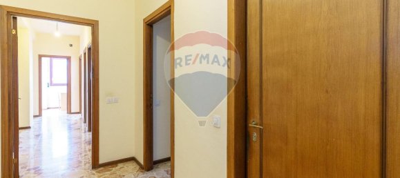 3-salle Appartement à Catania, Italy No. 81980 3