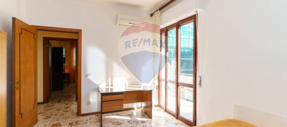 3-salle Appartement à Catania, Italy No. 81980 28