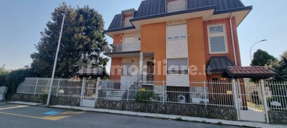 3 bedrooms Penthouse in Cerro Maggiore, Italy No. 15343 3