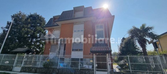 3 bedrooms Penthouse in Cerro Maggiore, Italy No. 15343 2